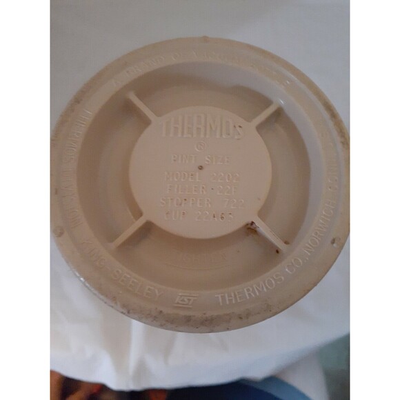 Vintage Thermos Beige & White Quart Size Division King Seeley 1960's Model 2202 - Picture 10 of 10
